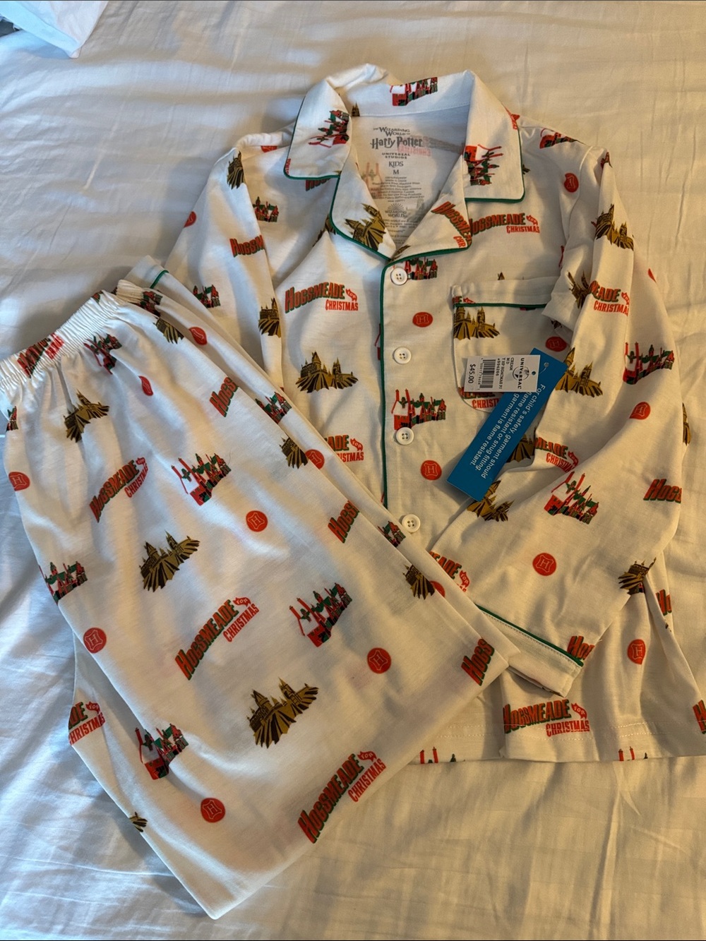 Warner Bros. White Holiday Print Kids Pajama Set with Red and Green Trim